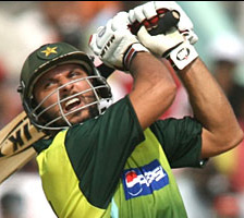 Shahid Afridi hitting six