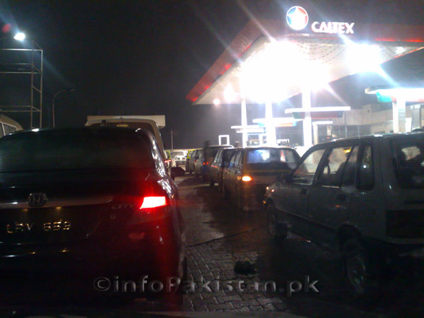 CNG load shedding long queues on CNG stations
