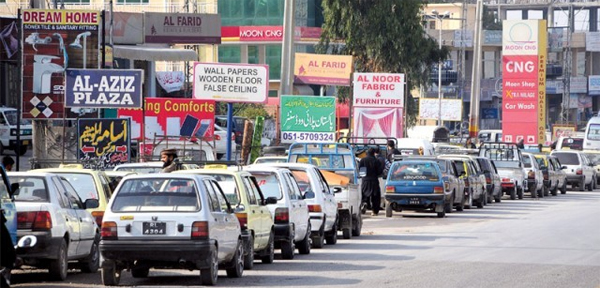 Cars in queue to get refueled with CNG