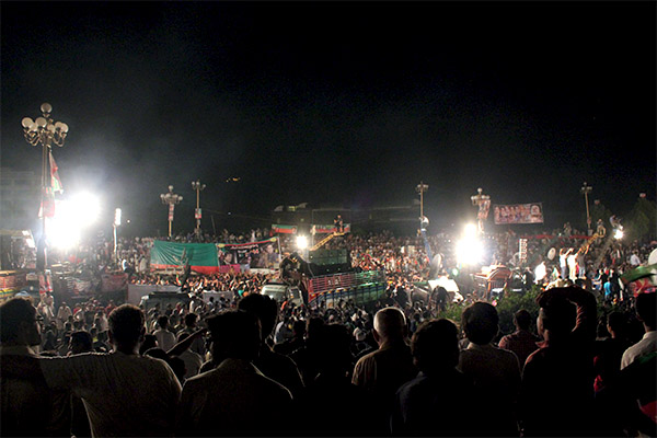Tens of Thousands of People at Azadi Sqare on Ninth Day of Azadi March