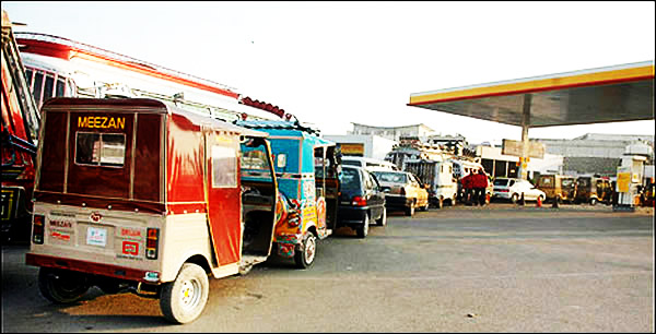 long queue at a CNG Station in Pakistan