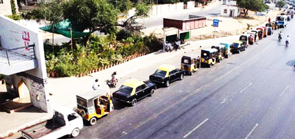 Long CNG Vehicles Queue before CNG Closed for Four months as Part of CNG Load Shedding or CNG Load Management Plan